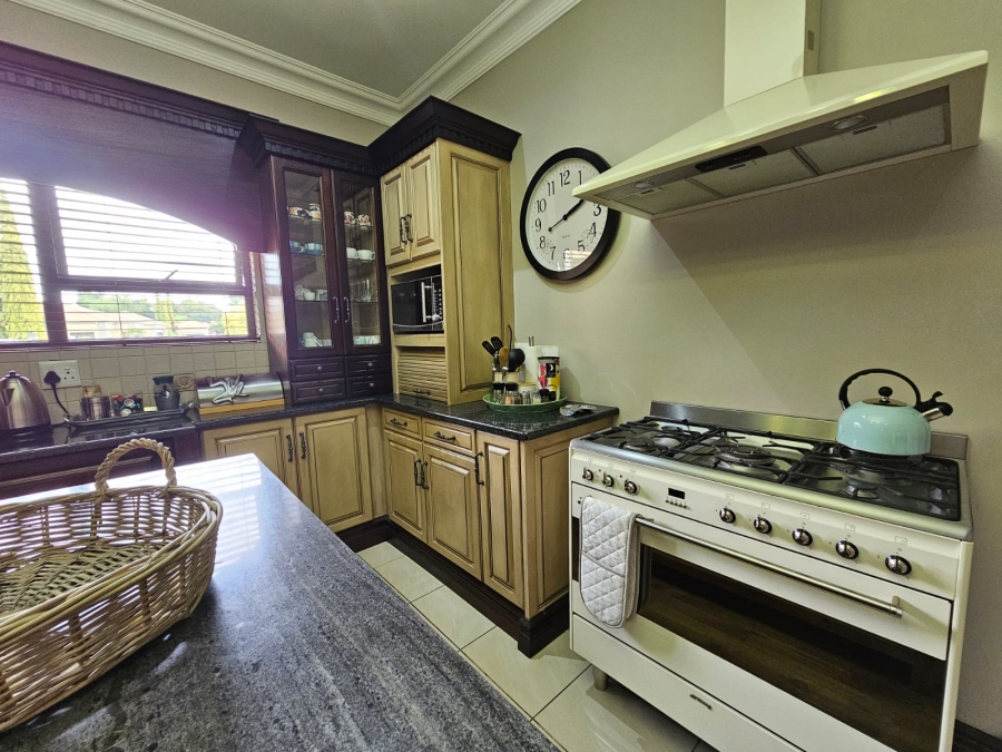 5 Bedroom Property for Sale in Jim Fouchepark Free State